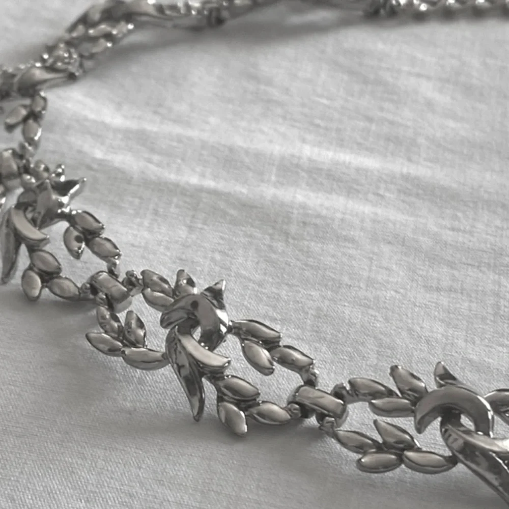 Vintage Coro Silver Tone Choker Style Necklace Signed Leaves Design
